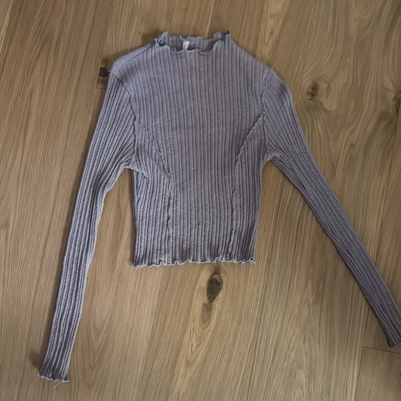 Gray Ribbed Turtleneck Longsleeve- Altr'd State - Picture 2 of 4